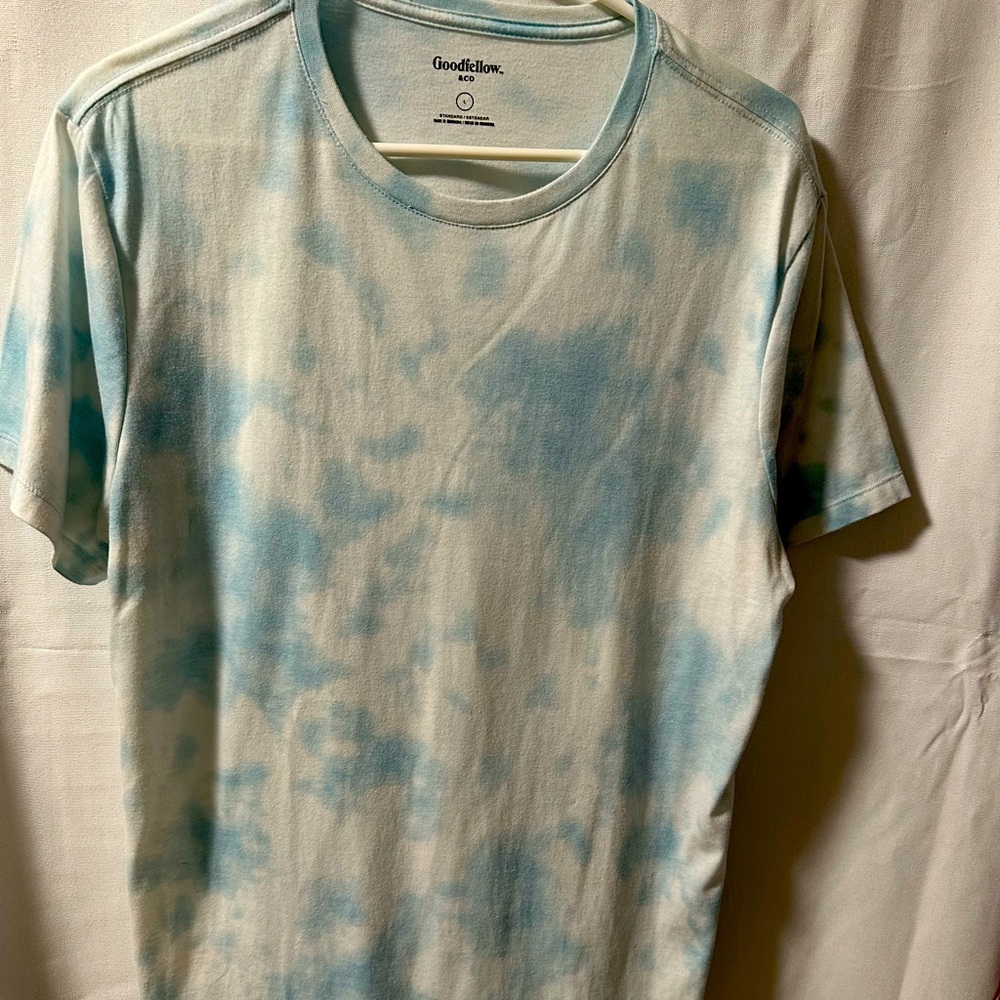 Mens size large t shirt